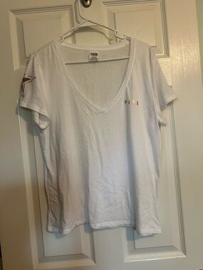 PINK Victoria's Secret White V‑Neck Short Sleeve Tee with Rose Gold Logo